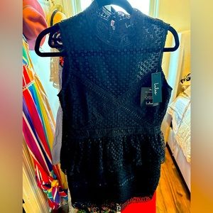 Black sleeveless lace dress